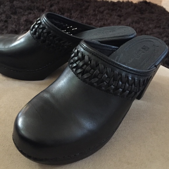White Mountain Shoes - Black leather clogs,sz.7 Med.❤